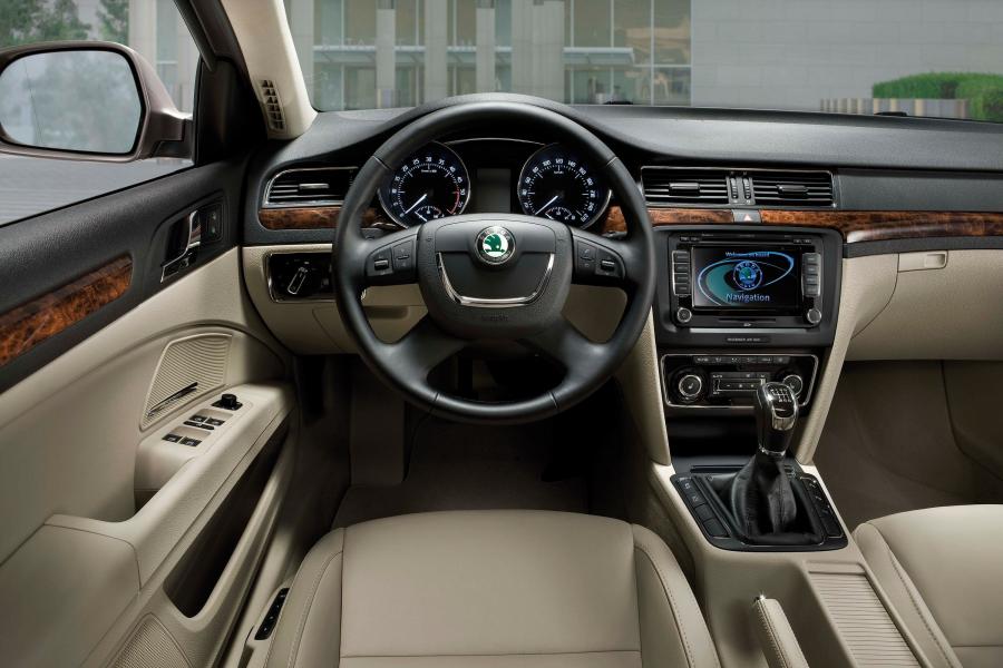  Skoda Superb Combi 2009 года  (фото 16 из 74)